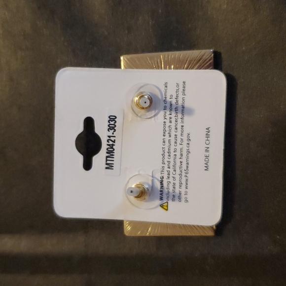 Fashion Nova Earrings - Picture 2 of 3